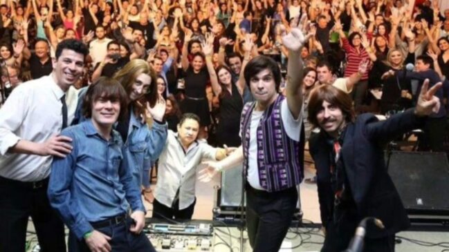 Cover dos Beatles faz apresentação gratuita