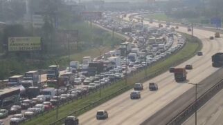 Rodovias que chegam a São Paulo apresentam grande lentidão nesta quinta (31/10)