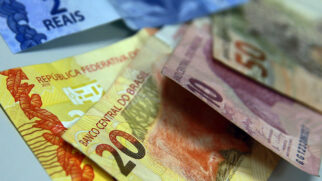 Além da renda média maior, a massa de rendimento do trabalho também avançou e chegou a R$ 370 bilhões