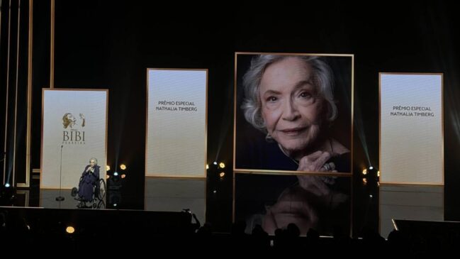 Durante seu discurso, Timberg comentou sobre sua trajetória artística e agradeceu aos espectadores