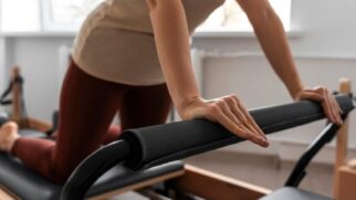 Algumas dores comuns podem ser controladas com a prática do pilates