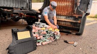 Operação entre Polícia Militar Rodoviária e Polícia Federal apreendeu fuzis e cocaína