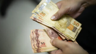 Há sucesso profissional na previsão para 2024 dos arianos