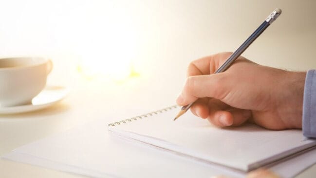 1. Comece pelo enunciado - Segundo a professora, essa dica vale para além da Língua Inglesa, mas é a mais importante. Embora os textos estejam em inglês, o enunciado e alternativas são em português, portanto, leia com atenção - (master1305/Freepik)