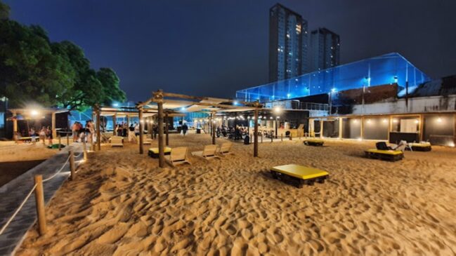 Conheça bares e restaurantes que têm quadras, estrutura de bar, e até piscinas para alunos e visitantes