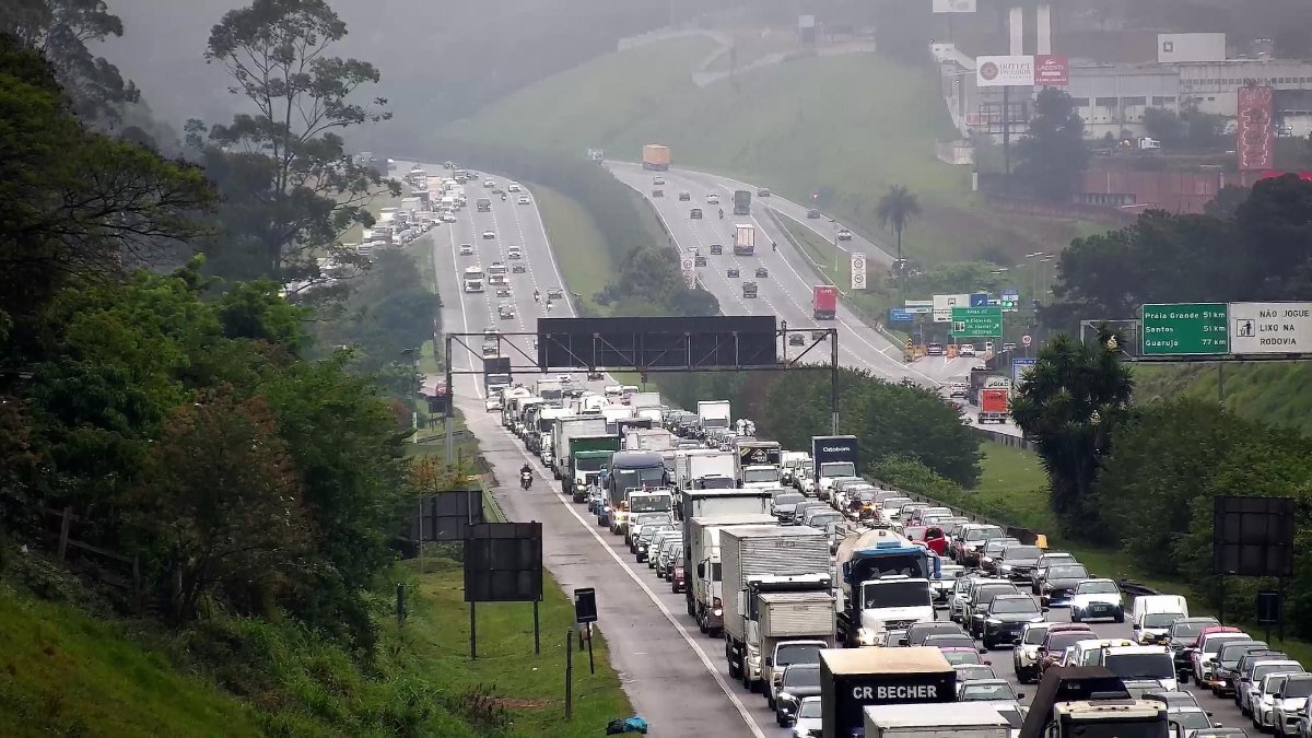 Congestionamento ultrapassa meia hora na rodovia dos Imigrantes