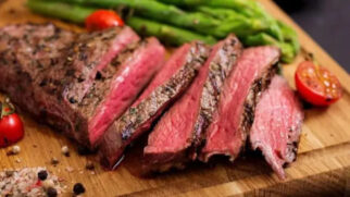 Não é sangue o líquido que sai da carne mal passada