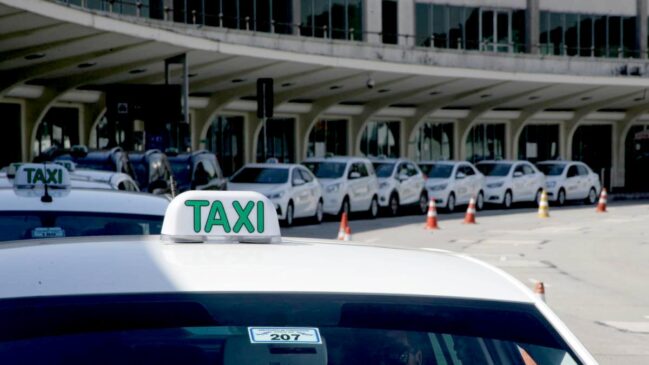 Cerca de 840 taxistas foram contemplados com alvarás de estacionamento