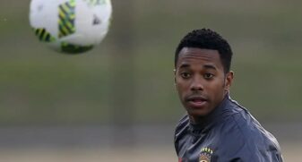 Robinho durante treinamento meses antes de ser preso