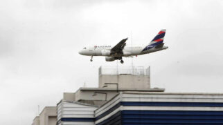 Avião aeroporto de Congonhas
