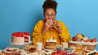 O comportamento de comer excessivamente é um processo complexo, que pode ser influenciado por diversos fatores