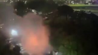 Bombeiros e especialistas em explosivos estão no local