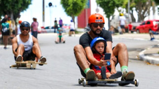 Mulek de Rua aluga carrinhos de rolimã e capacetes no Parque da Independência