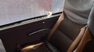 Ônibus do Corinthians atingido por pedra antes de jogo