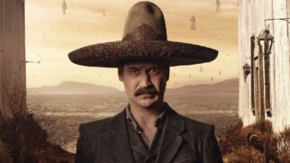 Ao chegar em seu destino, Juan descobre uma cidade deserta, habitada por fantasmas