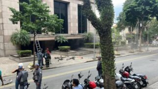 Chamas teriam começado no subsolo de um edifício, por volta das 15h