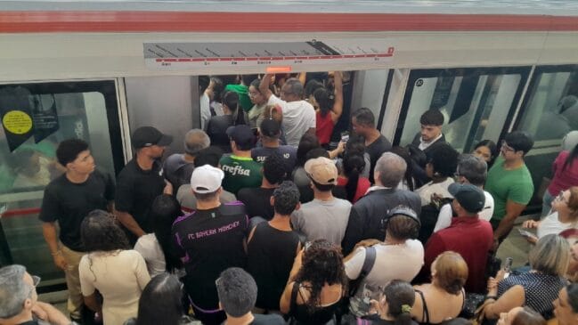 Estações estão super lotadas em toda extensão da linha 3-Vermelha Reprodução/Redes Sociais