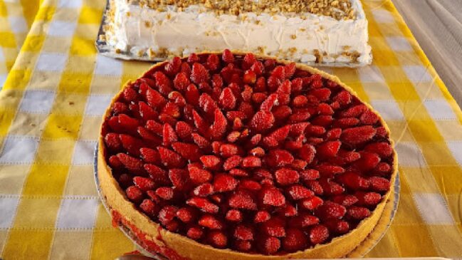 Morango segue como protagonista, com pratos como espetinho, fondue, bolo de pote, crepe, tortas e drinks