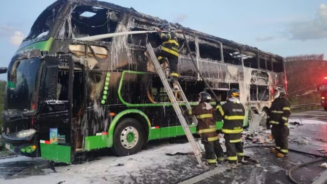 Ônibus saiu da capital paulista e tinha como destino a cidade de Araguari, em Minas Gerais.