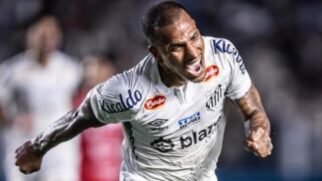 Santos enfrenta o Coritiba, nesta segunda-feira, pelo Brasileirão Série B