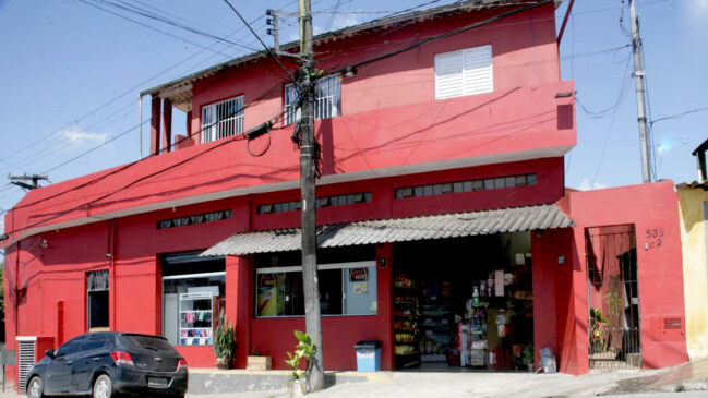 Padaria e mercado que venceu a licitação em Embu-Guaçu