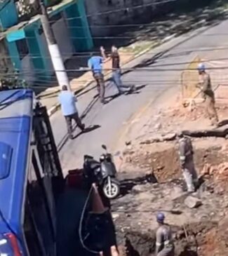 Motorista de um ônibus intermunicipal da Empresa Metropolitana de Transportes Urbanos de São Paulo (EMTU) trocou socos com um motociclista