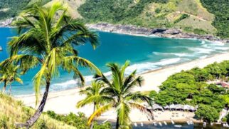Considerada a mais bela praia de Ilhabela, Bonete tem difícil acesso
