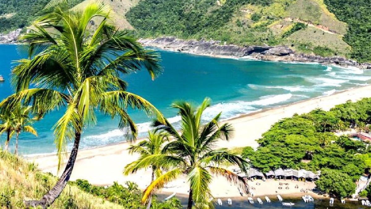 Considerada a mais bela praia de Ilhabela, Bonete tem difícil acesso