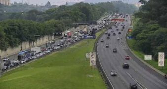 Pista Sul apresenta lentidão na manhã deste sábado