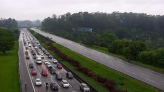 Trânsito nas rodovias que chegam a São Paulo acumulam mais de 2 horas de congestionamento
