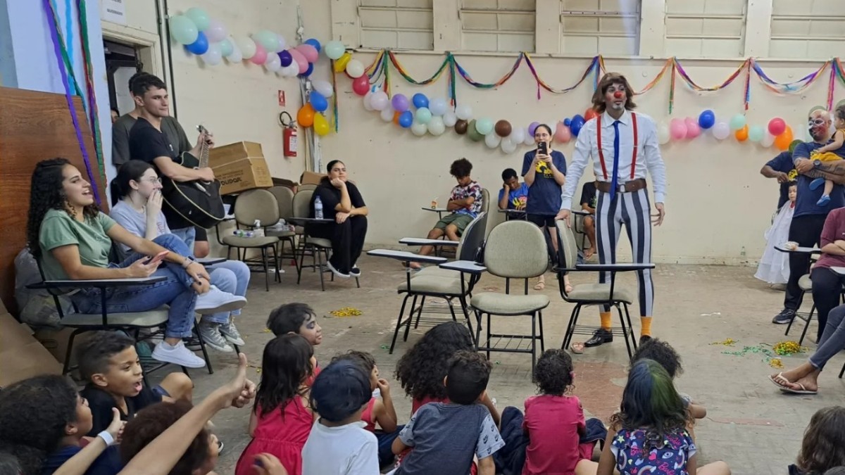 Localizado no centro de São Paulo, o projeto tem como missão acolher crianças e jovens entre 9 e 20 anos que vivem em contextos de extrema vulnerabilidade.