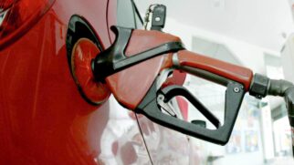 Motoristas devem ficar atentos no momento em que abastecem o veículo nos pontos de combustíveis de todo o País