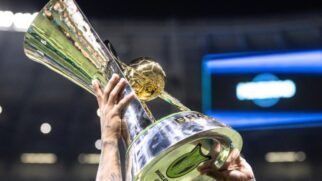 Flamengo dispara a três rodadas do fim do campeonato e põe uma 'mão na taça'
