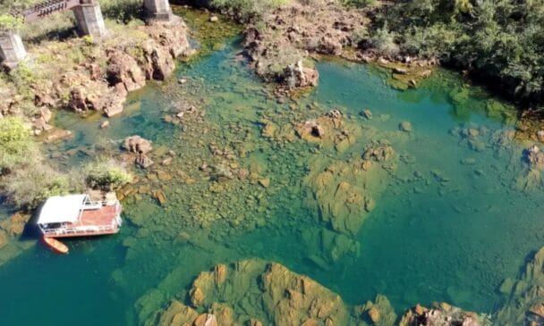O cartão-postal de Rifaina é o majestoso Lago Jaguara, com seus impressionantes 33 quilômetros quadrados de espelho d'água.