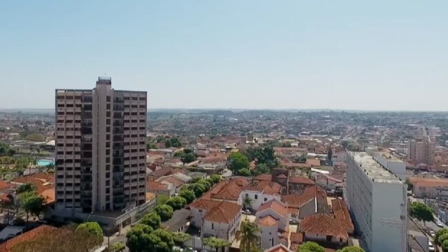 Ilha Solteira, pertencente à ensolarada Região Turística Tietê Vivo, no noroeste paulista, na fronteira com Mato Grosso do Sul