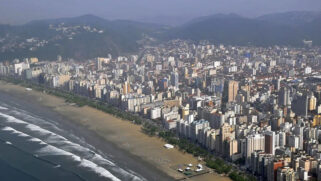 A cidade de Santos, com 425 mil moradores, possui um índice de 9,1 mortes a cada 100 mil habitantes e ficou em quarto lugar