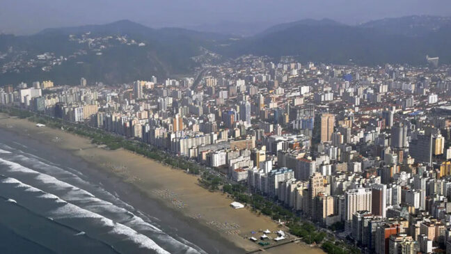 A cidade de Santos, com 425 mil moradores, possui um índice de 9,1 mortes a cada 100 mil habitantes e ficou em quarto lugar