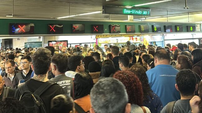 Falha na linha 2-Verde deixa estações superlotadas nesta quinta (26/12)