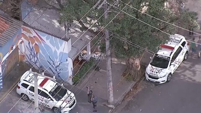 Segundo a polícia, vítima levou mais de 20 facadas