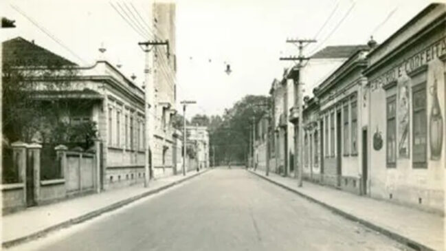 Rua Vieira de Carvalho, onde acontecia a Festa do Pocinho, antes de se transformar em uma avenida