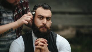 Corte de cabelo e barba passam mensagem a outras pessoas