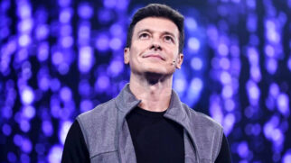 Rodrigo Faro divulgou sua saída da Record TV após 16 anos
