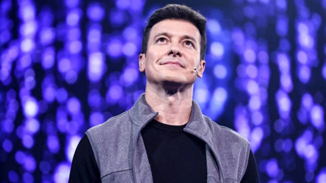 Rodrigo Faro divulgou sua saída da Record TV após 16 anos