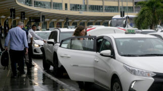 Uso da película de proteção é permitido em todos os veículos cadastrados para o transporte individual de passageiros com taxímetro, em qualquer categoria