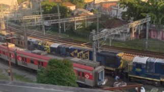 Estações e plataformas ficaram lotadas, causando transtorno aos passageiros