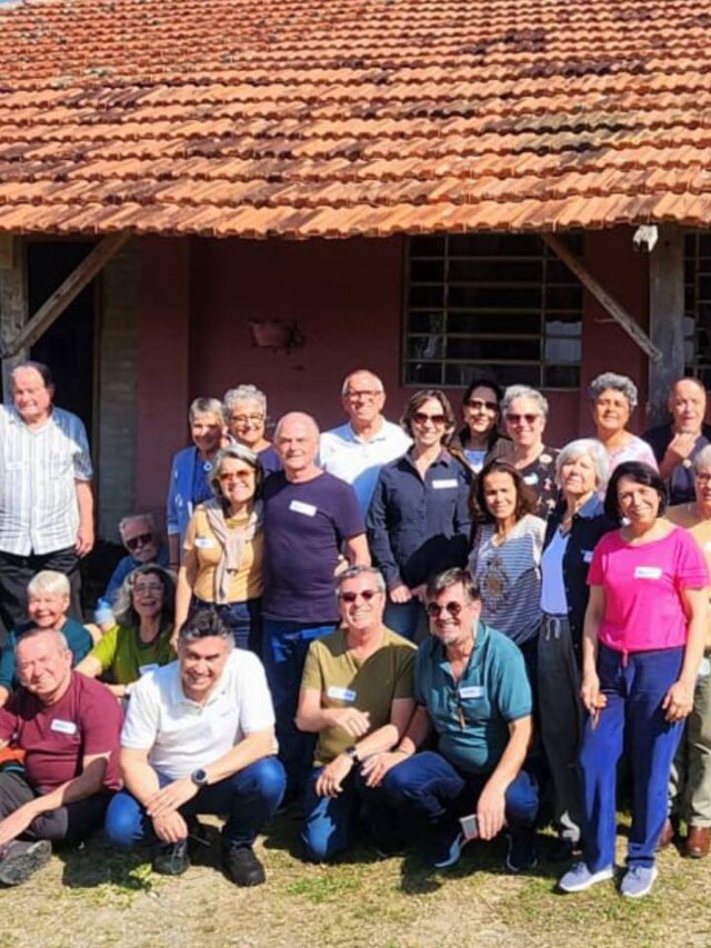 Amigos criam vila no interior de SP para viver juntos na velhice