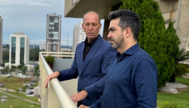 Rodrigo Manga e Leonardo Avalanche durante encontro na Prefeitura de Sorocaba no início do ano