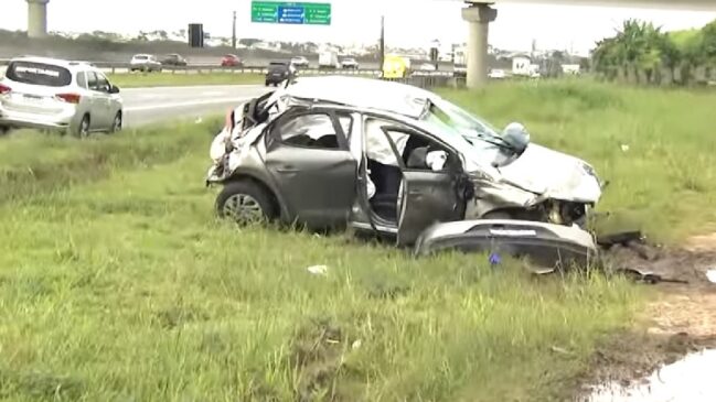 Motorista ficou gravemente ferido após capotamento