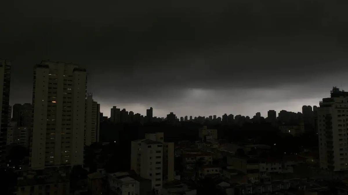 Defesa Civil emitiu uma mensagem de alerta severo relacionado ao centro da Capital às 16h23 desta terça-feira