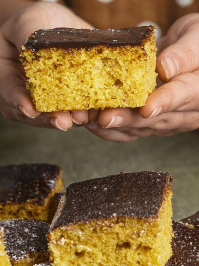 Aprenda a fazer bolo de cenoura com calda no liquidificador